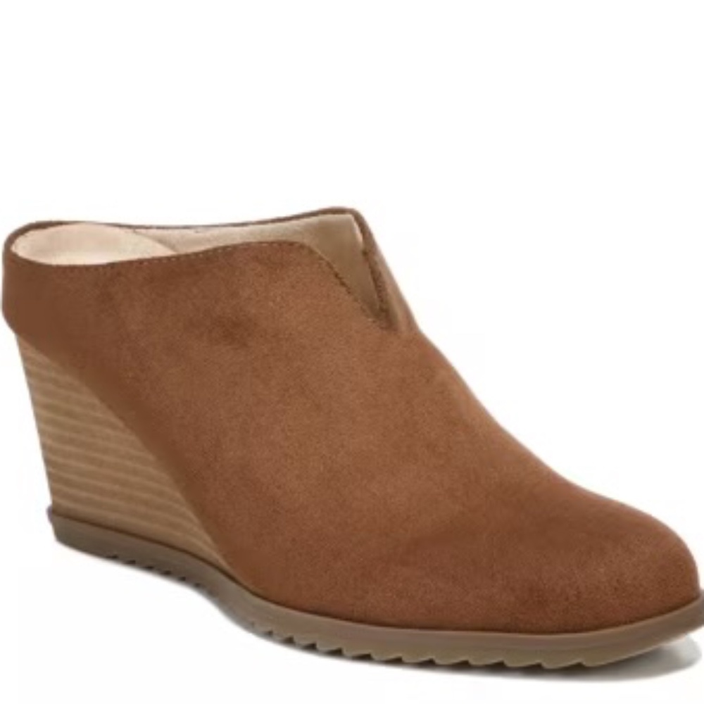SOUL Naturalizer Haley brown suede wedge mules